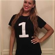 Laureata in lettere moderna, impartisce lezioni private a domicilio